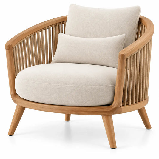 Fauteuil rond à dossier à barreaux et coussins clairs, beige